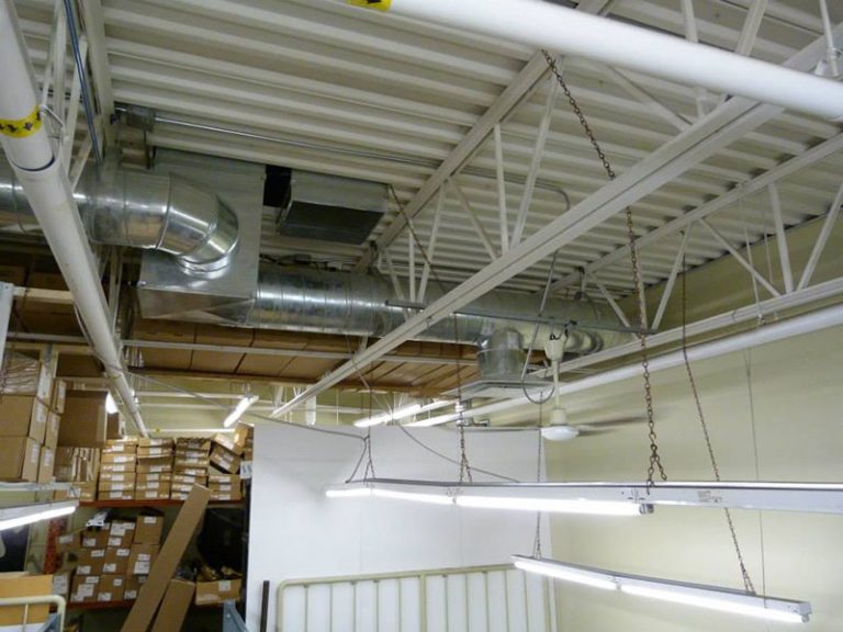 Weinstalledasimpleceilingreturnwithasupplyplenumfeedingto